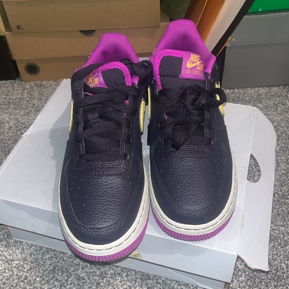 Nike Air Force 1s size 5 in big kids - Picture 7 of 8